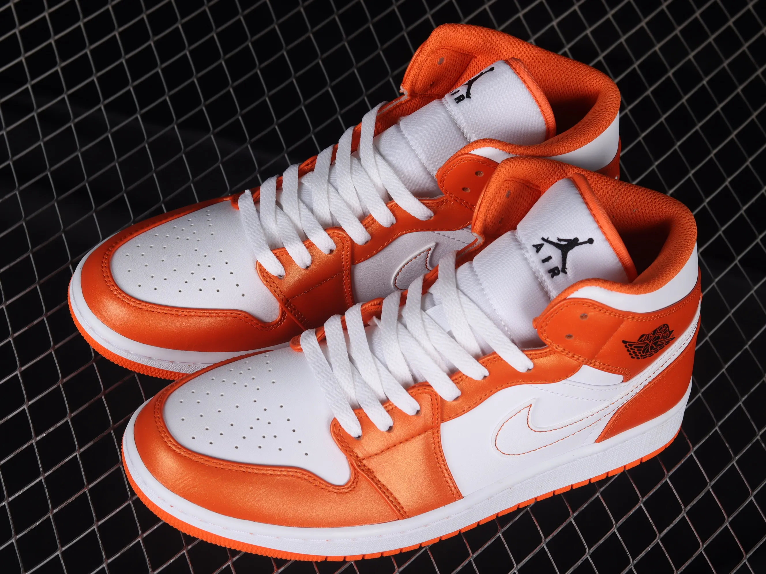All categories Air Jordan Jordan series basketball shoes Air Jordan 1 Mid G version pure original Air Jordan 1 Mid "Surface" AJ1 Joe 1 white and orange small buckle mid-top basketball shoes DM3531-800
